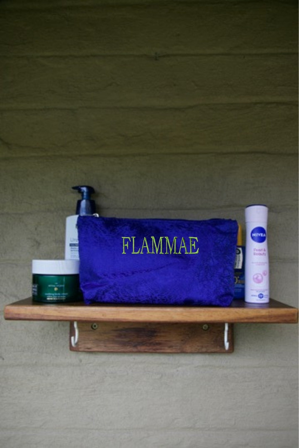 TOILETRY BAG < 5 people